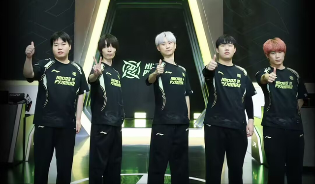 包含LPL世界赛陪练阵容曝光！世界冠军教练带队，三C均出自涅槃组的词条