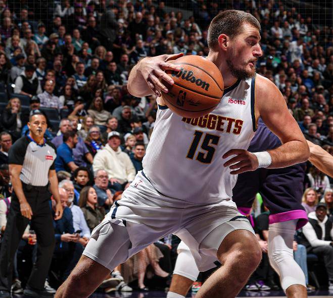 包含ESPN：约基奇过去4场对阵森林狼场均42.3分14.3板11.5助😯的词条