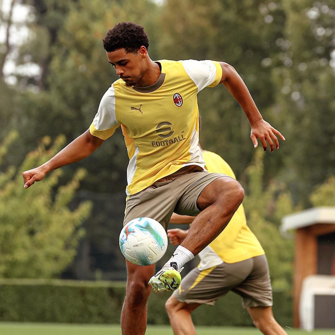 关于一日意甲动向：米兰开出极高薪资续约他，国米转会窗买边后卫新人的信息