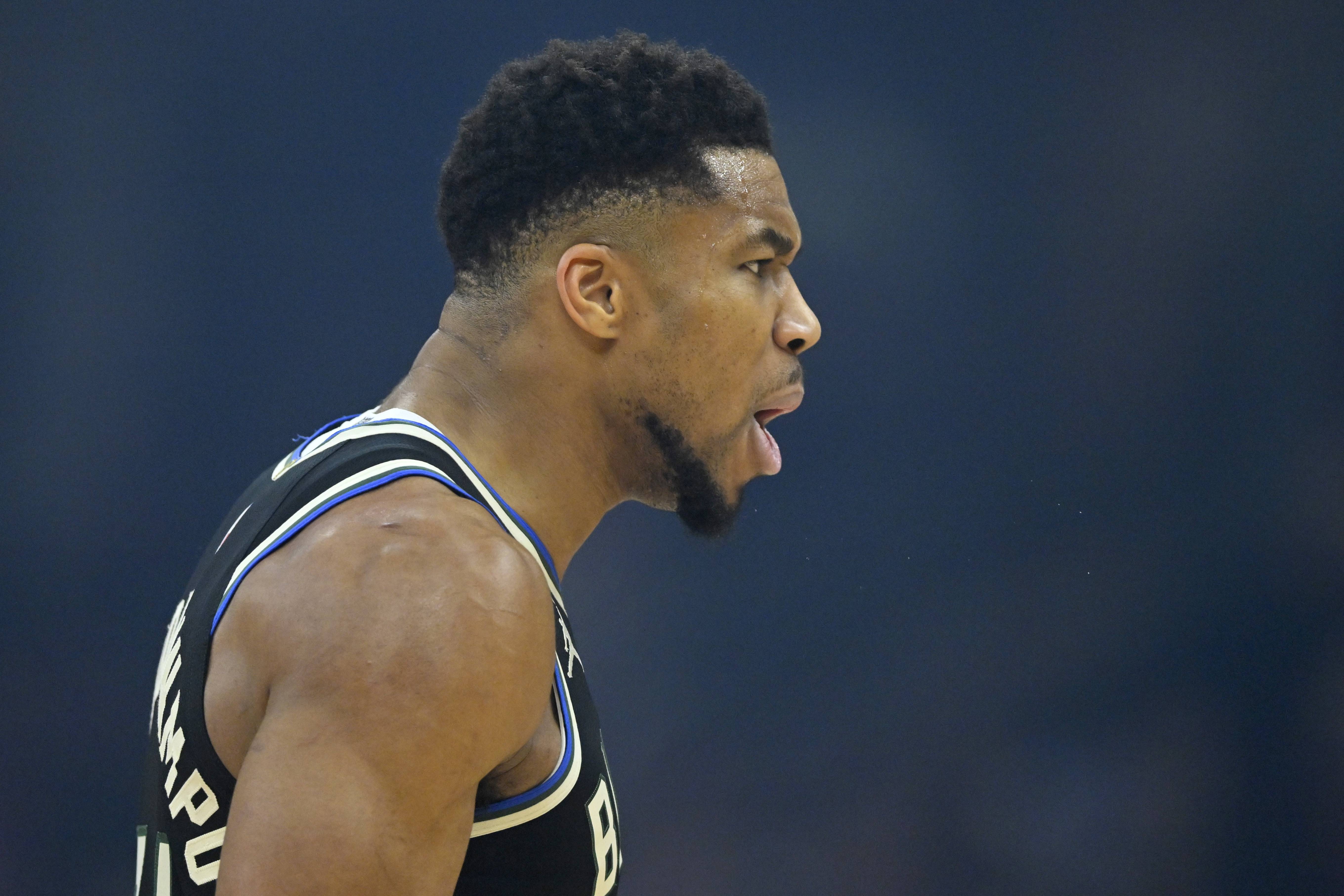 关于字母哥缺阵！雄鹿21分惨败灰熊，JJJ24+9+5帽，莫兰特复出17+10的信息