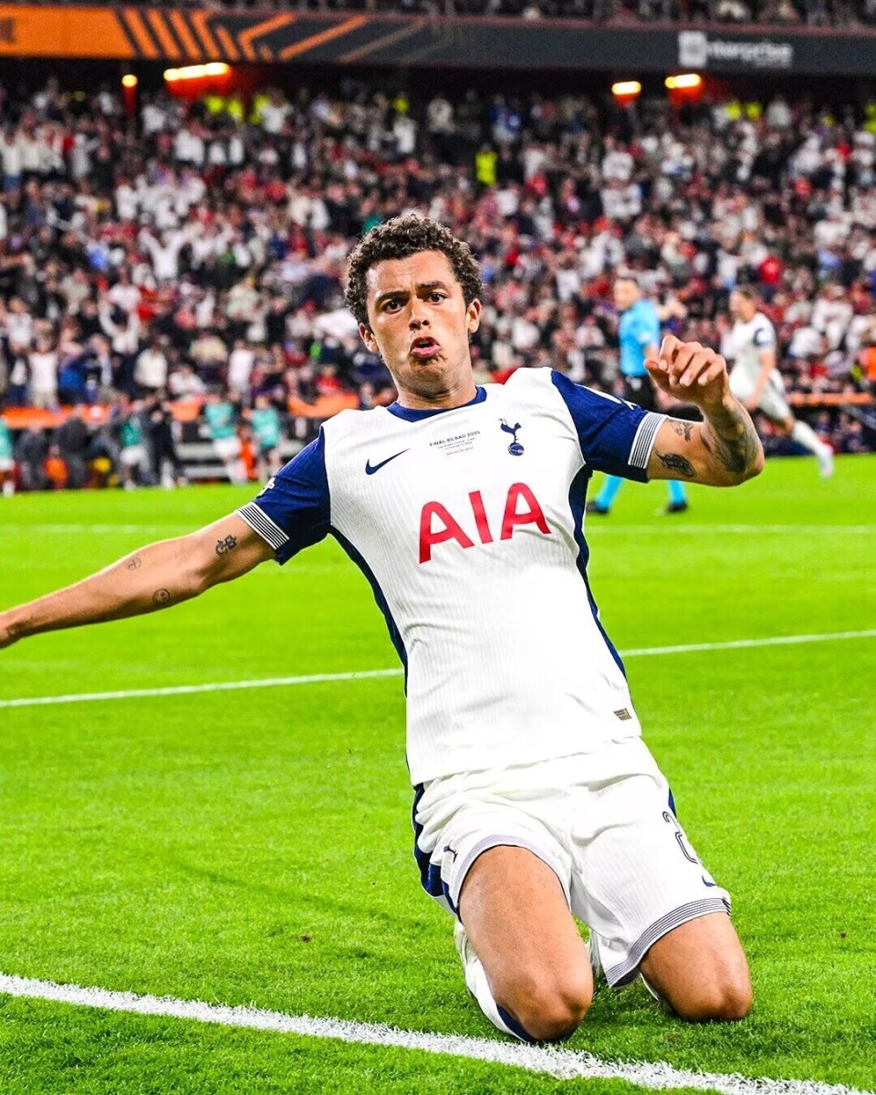 包含欧超杯-拉莫斯补时绝平巴黎9分钟2球点球战总分6-5热刺夺冠的词条