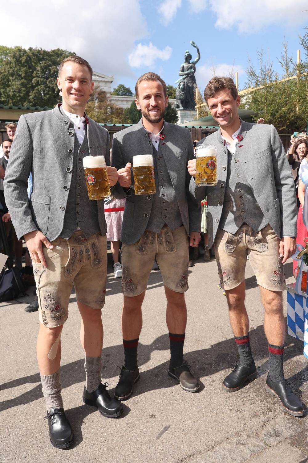 破婚变传闻?穆勒晒与妻子马匹合照:巴伐利亚冠军正准备下场比赛的简单介绍 破婚变传闻?穆勒晒与妻子马匹合照:巴伐利亚冠军正准备下场比赛的简单介绍