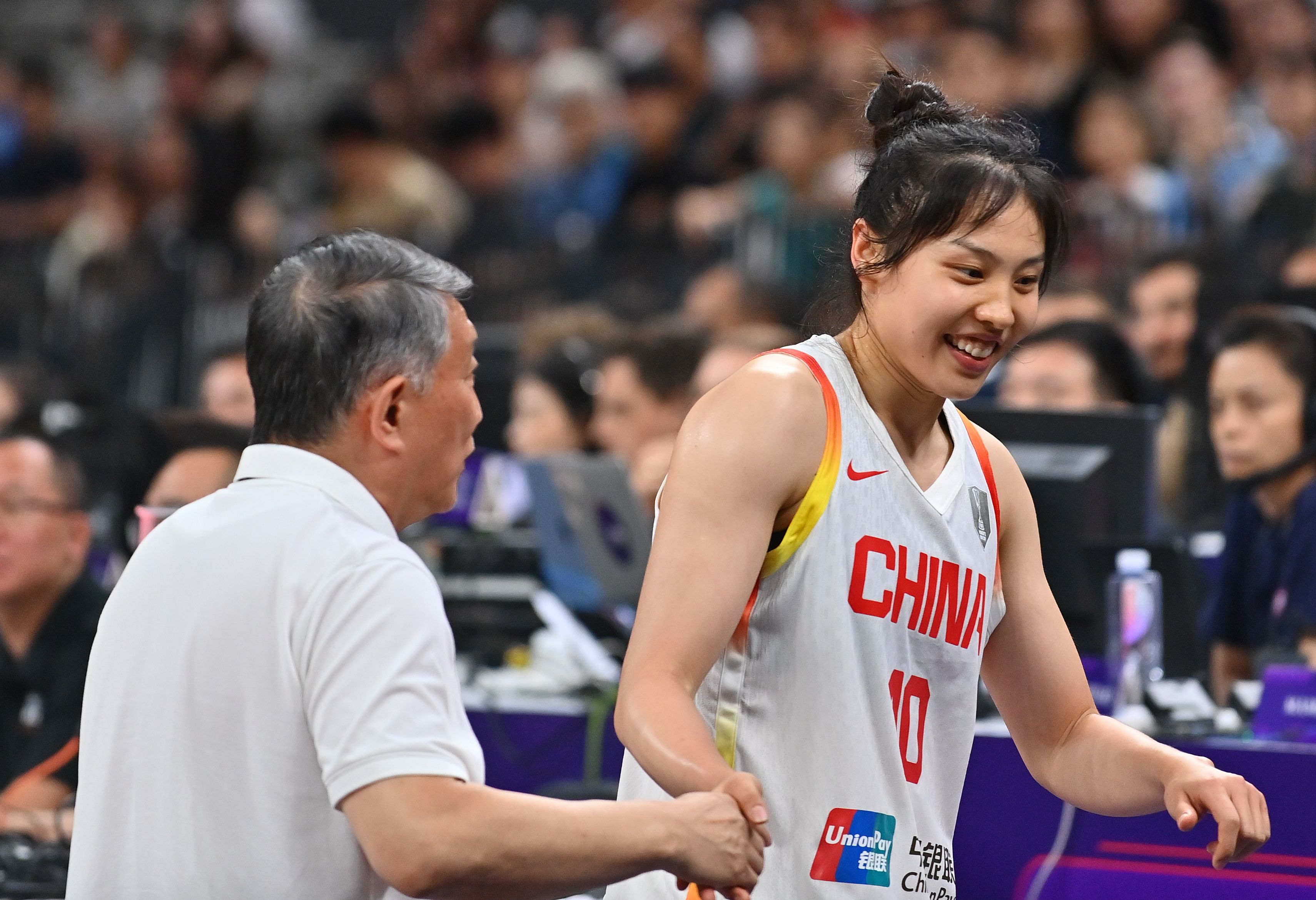 关于亚洲杯-女篮34分狂胜新西兰三连胜晋级4强的信息