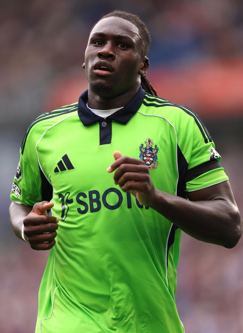 包含基本确定降级！狼队英超18轮仅拿2分创百年耻辱纪录的词条