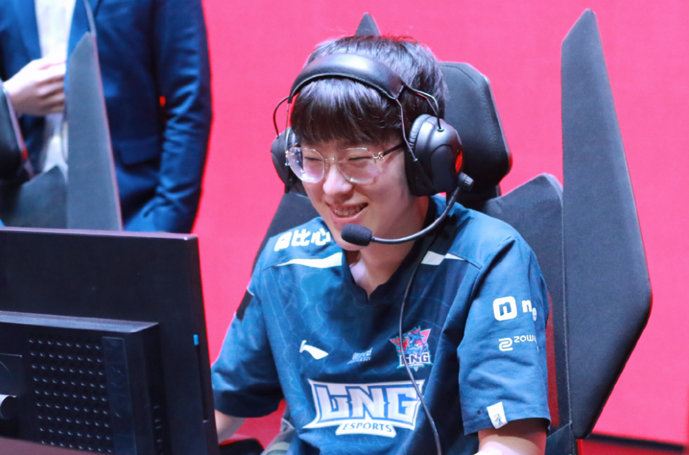 关于JDG下血本？LPL第三阶段继续补强，签厂长冲击S赛，网友：真有钱的信息