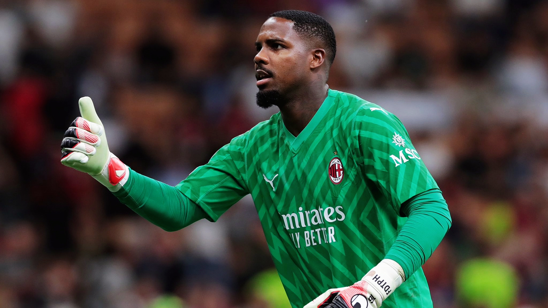 包含米兰为迈尼昂提供500万固定年薪加200万奖金续约报价的词条