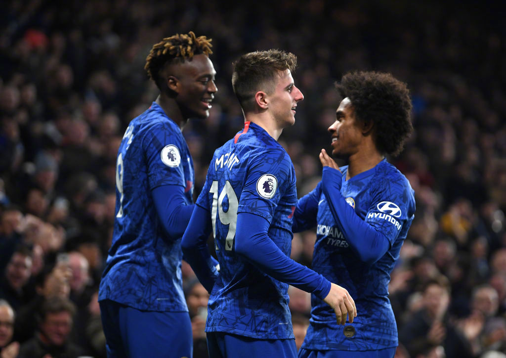 包含那不勒斯是加纳乔的热门下家，切尔西和热刺也对其感兴趣的词条