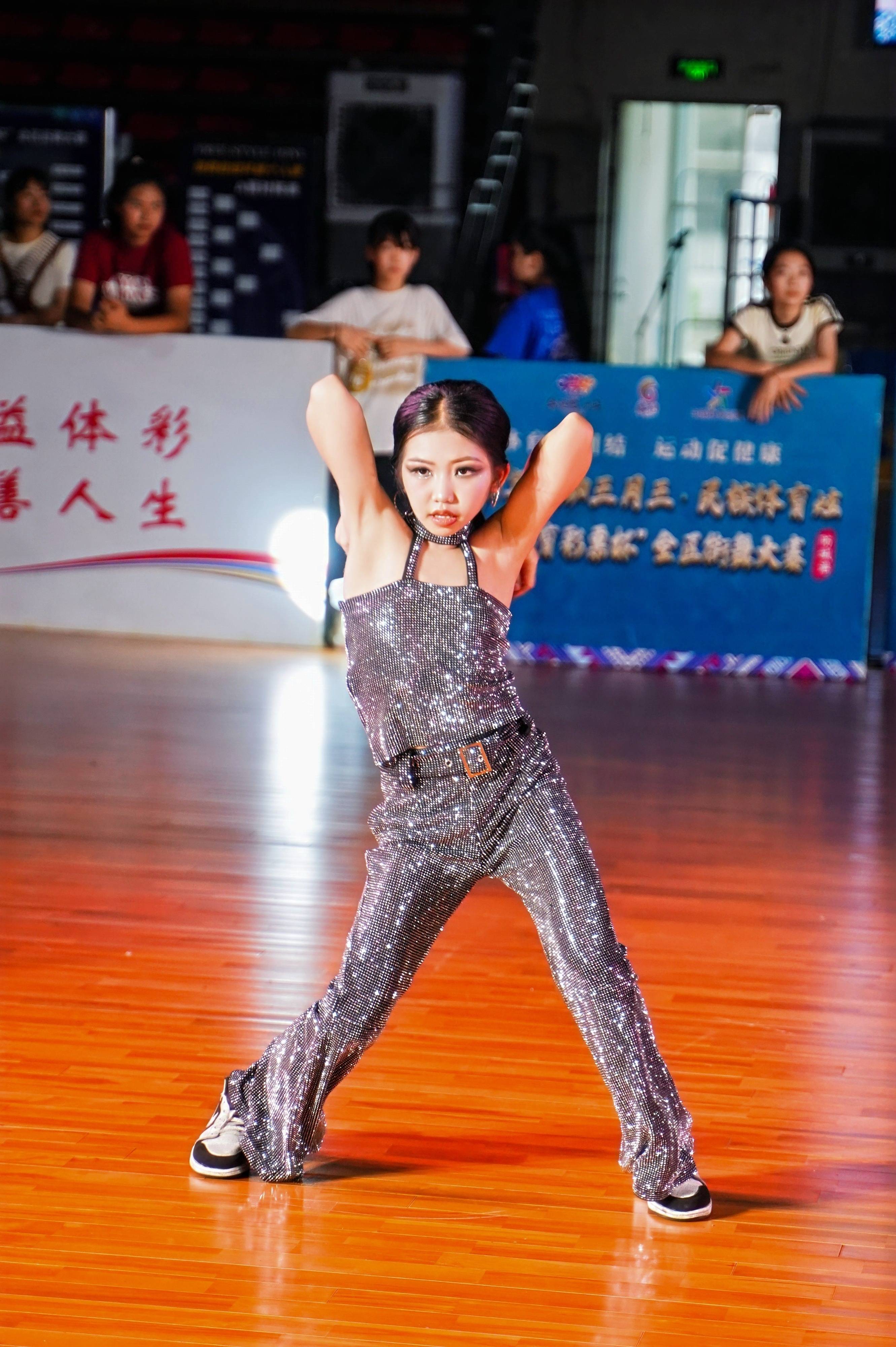 包含正直播2025TOP世界街舞大赛全球总决赛的词条