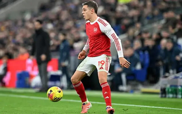 包含英联杯前瞻|阿森纳2-0水晶宫：争四冠！阿尔特塔的词条