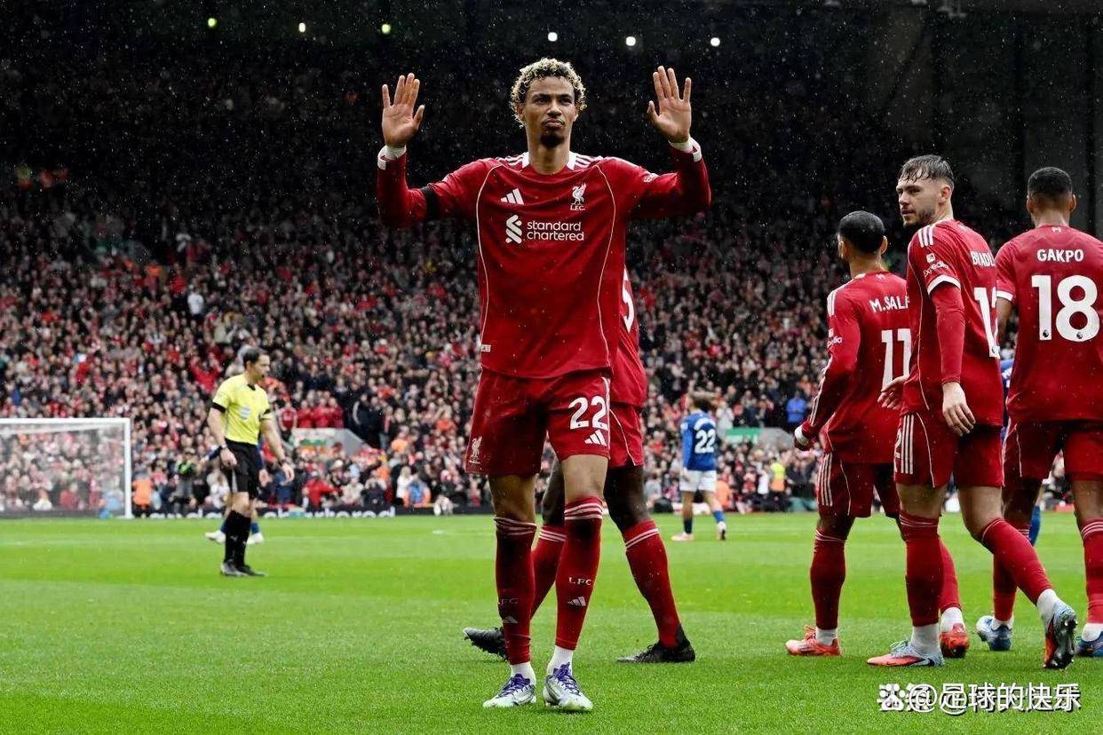 关于范戴克陪若塔的孩子在安菲尔德踢球的信息 关于范戴克陪若塔的孩子在安菲尔德踢球的信息