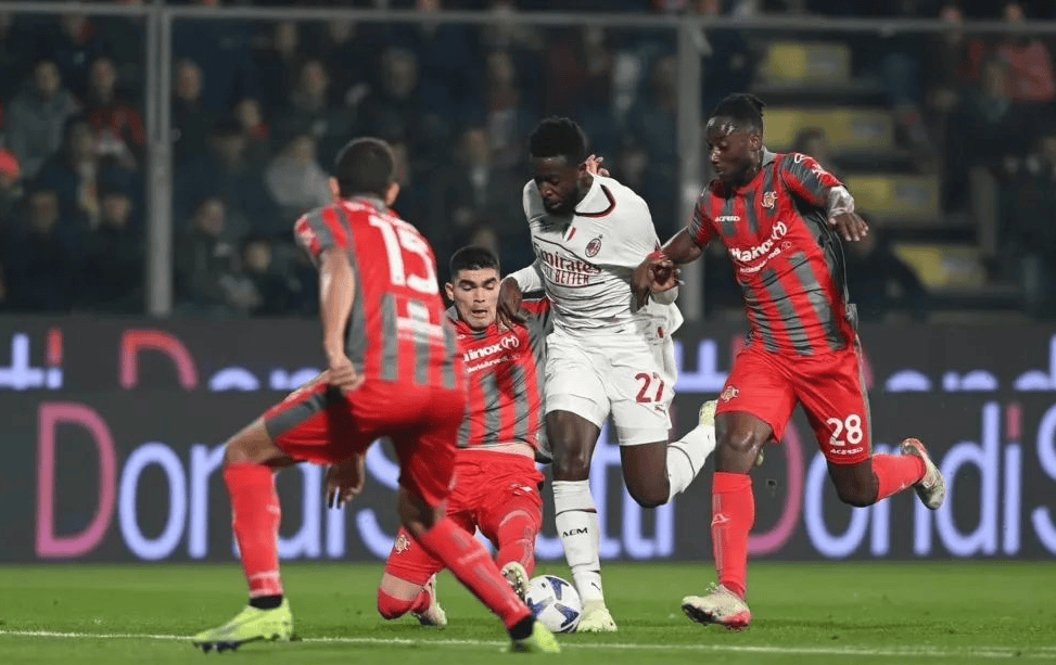 关于记者丨米兰vs科莫将在圣西罗进行的信息