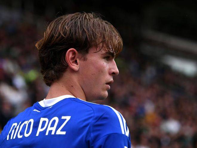 包含19岁荷兰中场引爆豪门争夺战，皇马、切尔西竞相出手！的词条