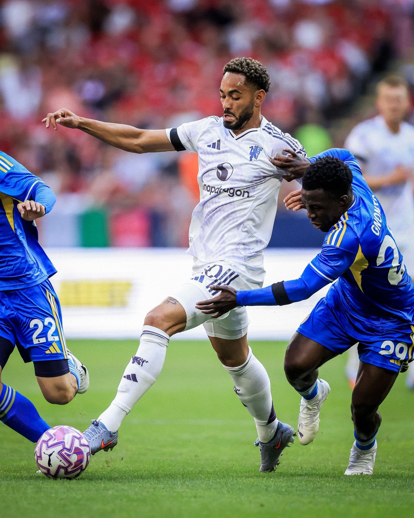 1-1！英超升班马对决，利兹联逼平最强黑马，切尔西曼联笑了的简单介绍