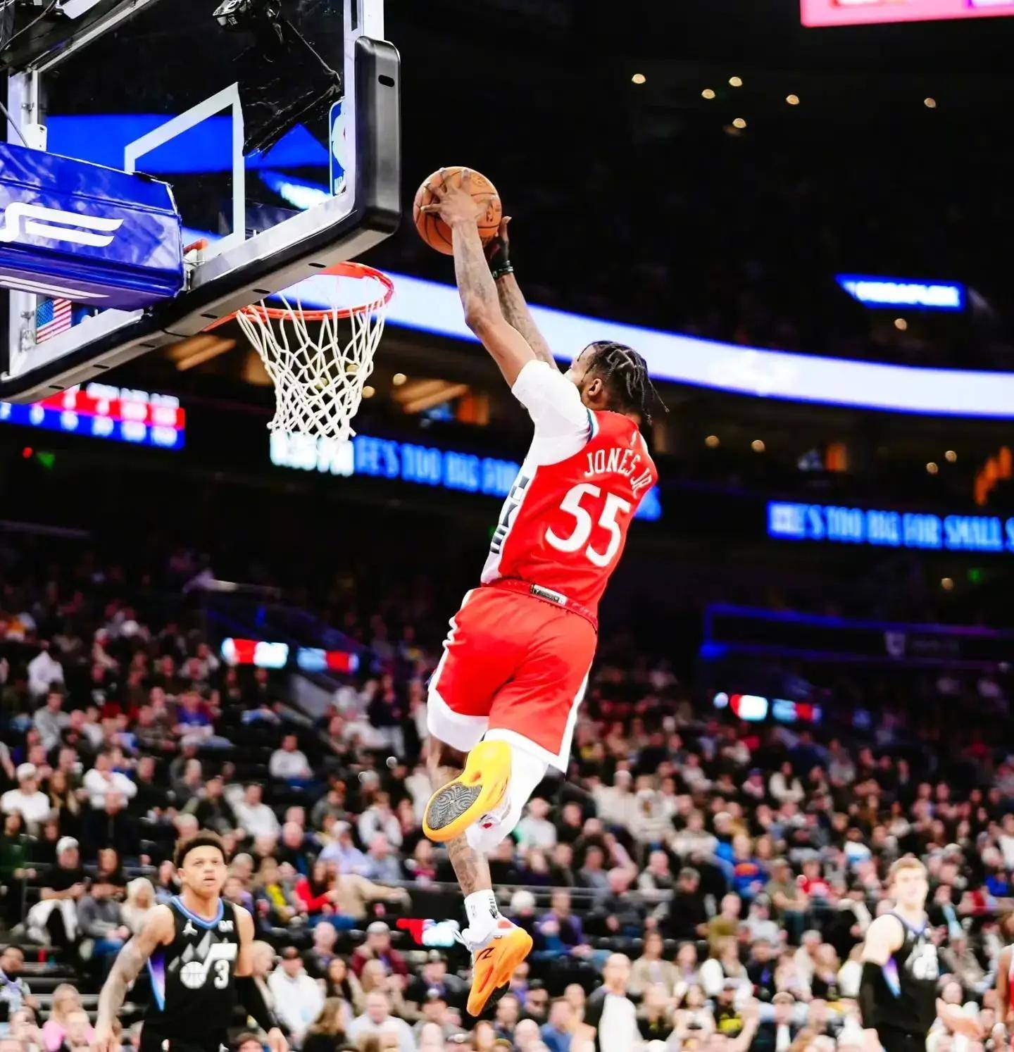 NBA常规赛快船119-103逆转开拓者迎3连胜同时送开拓者3连败的简单介绍