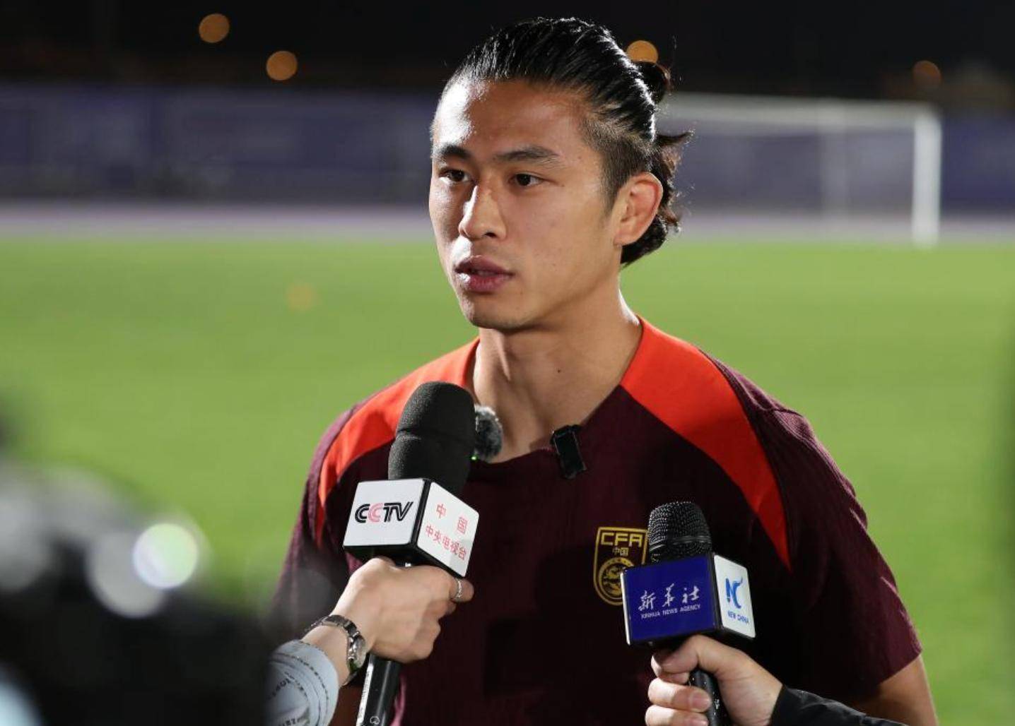 包含东亚杯-张玉宁失单刀国足0-2不敌日本遭两连败的词条