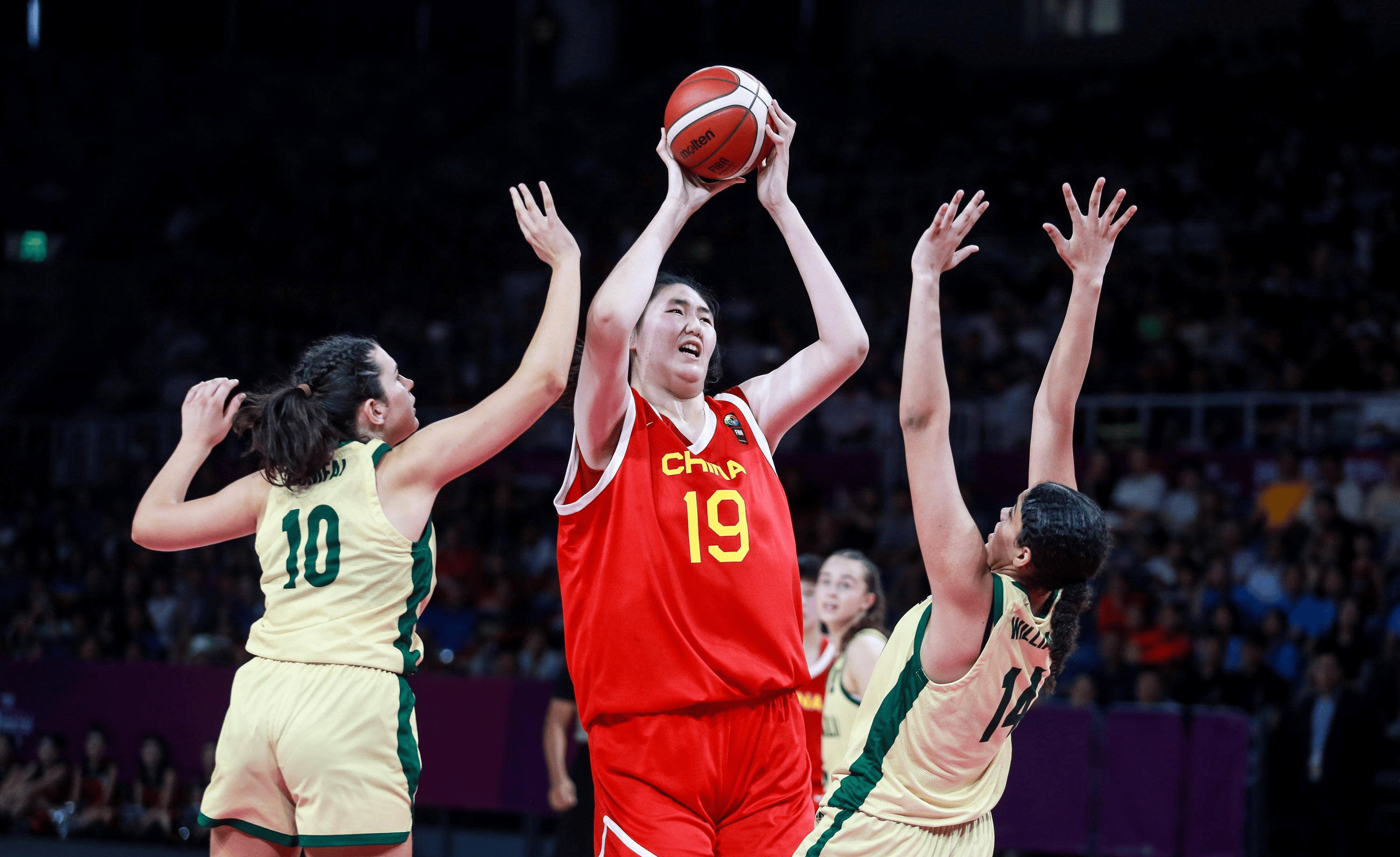 无解！张子宇10分钟砍12分“双塔”组合轮番制霸内线的简单介绍