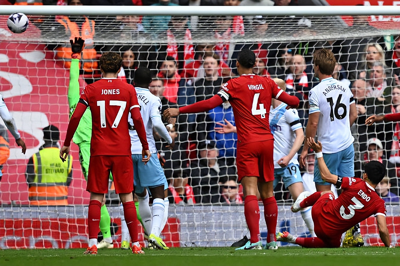 央视直播两场英超，利物浦主力停赛，曼城等待阿森纳掉队的简单介绍