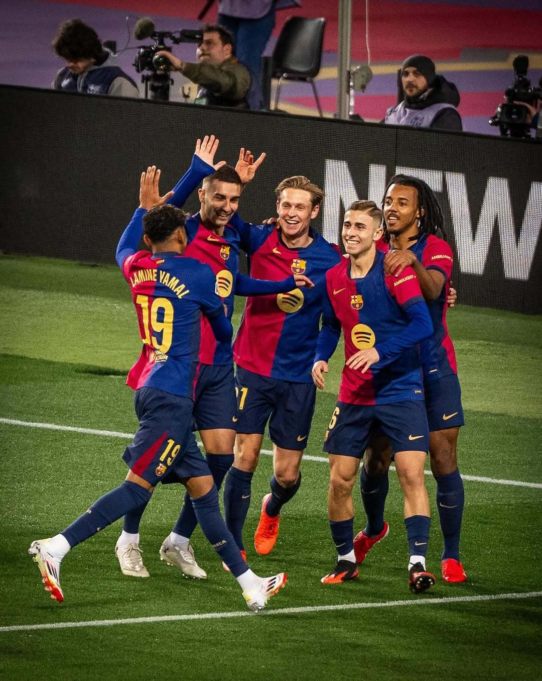 巴萨正在与德容、埃里克-加西亚和孔德商谈续约的简单介绍