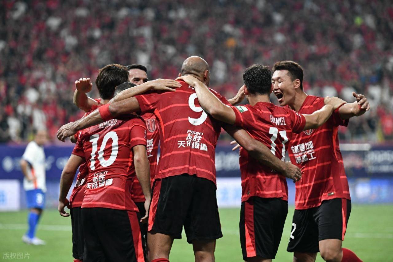 成都蓉城中甲第4冲超，3年亚冠4年争冠，这支球队凭的是的简单介绍