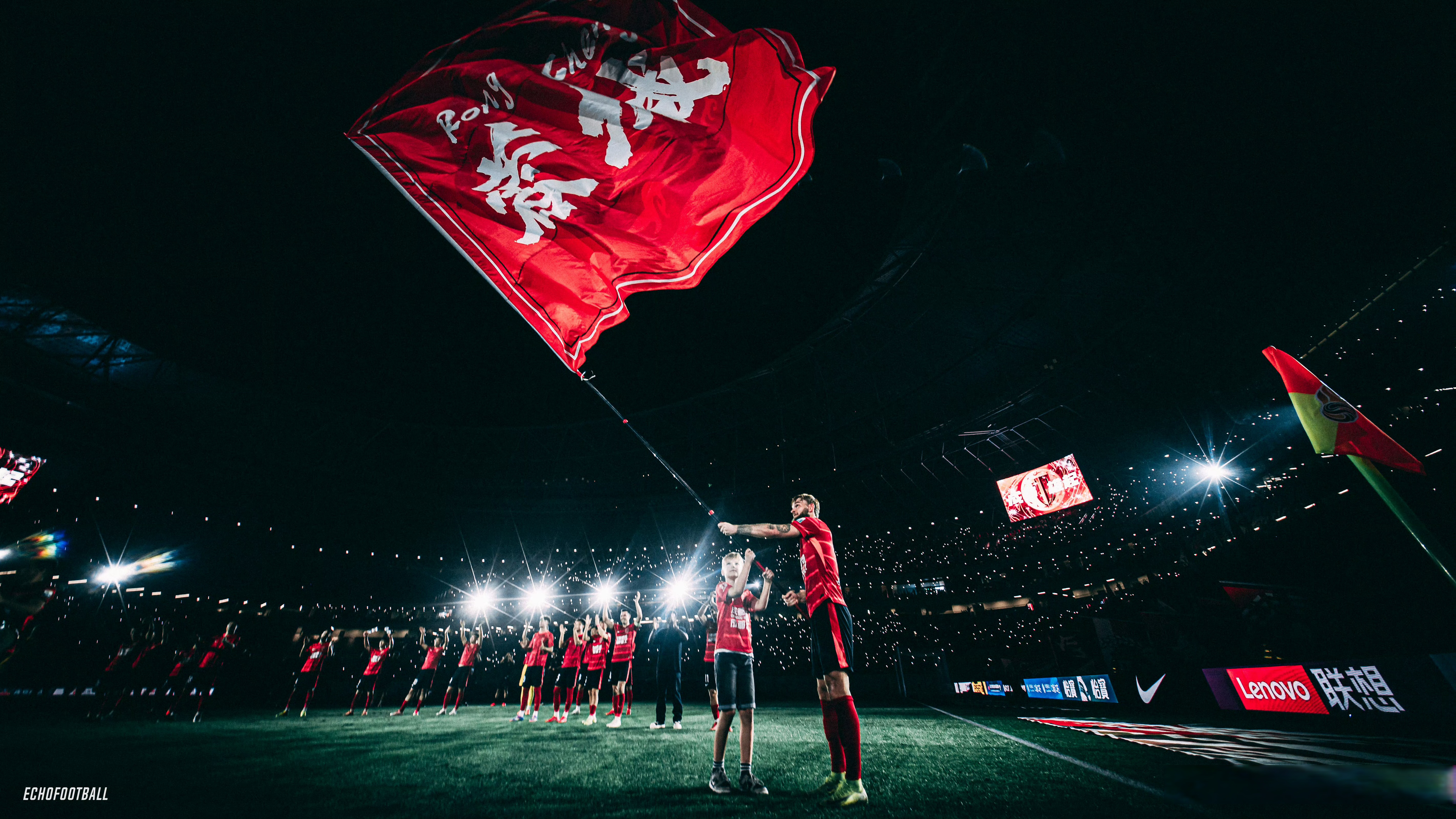 成都蓉城中甲第4冲超，3年亚冠4年争冠，这支球队凭的是的简单介绍