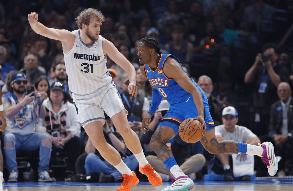 包含杰伦-威廉姆斯谈媒体：今天他们可能爱你，明天就可能恨你的词条