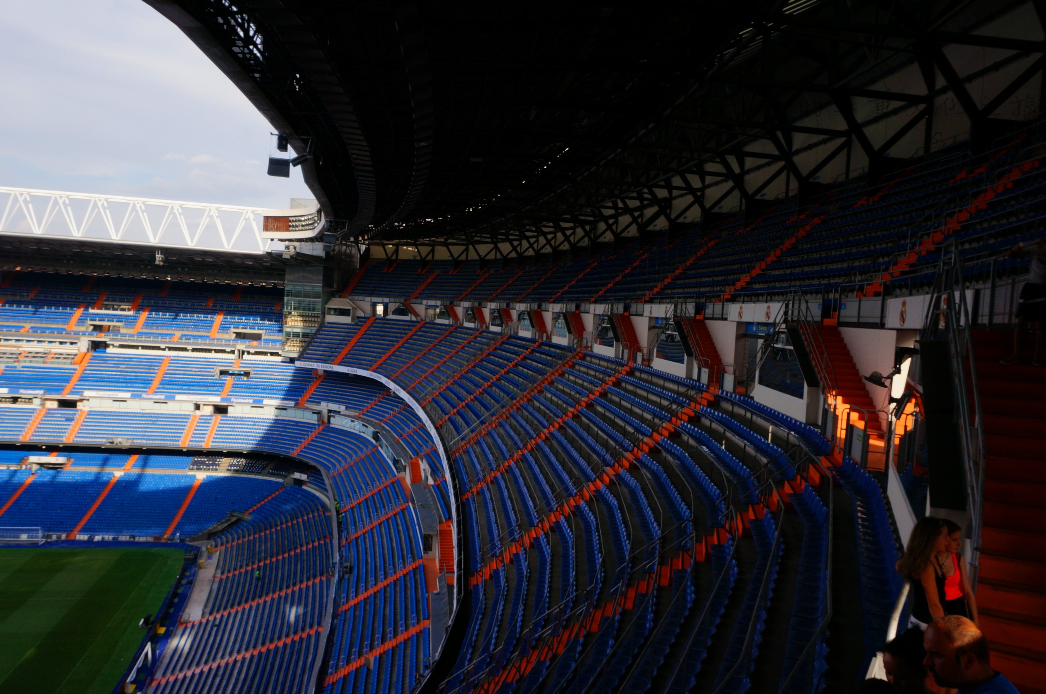 关于欧足联视察过诺坎普施工进度，怀疑能否赶的信息