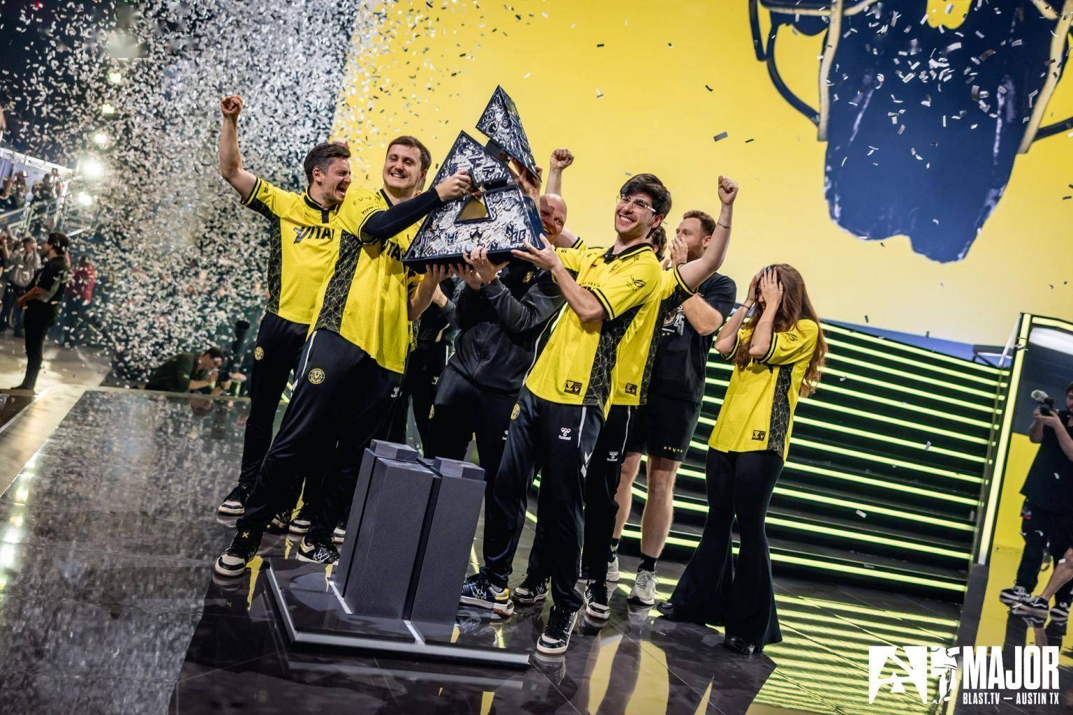 电竞世界杯《DOTA2》：TS战队再次夺冠获100万美元奖金的简单介绍