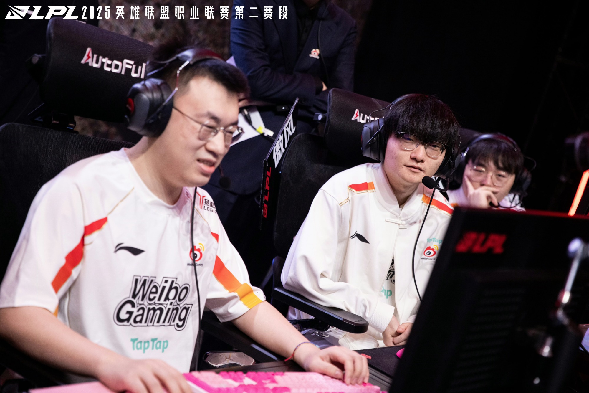 电竞世界杯：FLY击溃FRU，晋级八强，Bwipo再战GEN的简单介绍