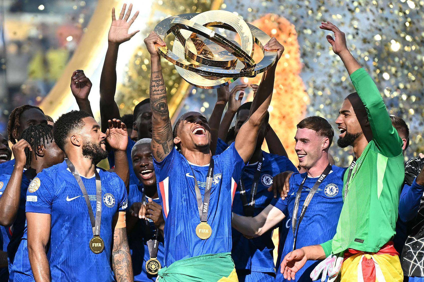 世俱杯-帕尔默2射1传佩德罗破门切尔西3-0巴黎夺冠军的简单介绍