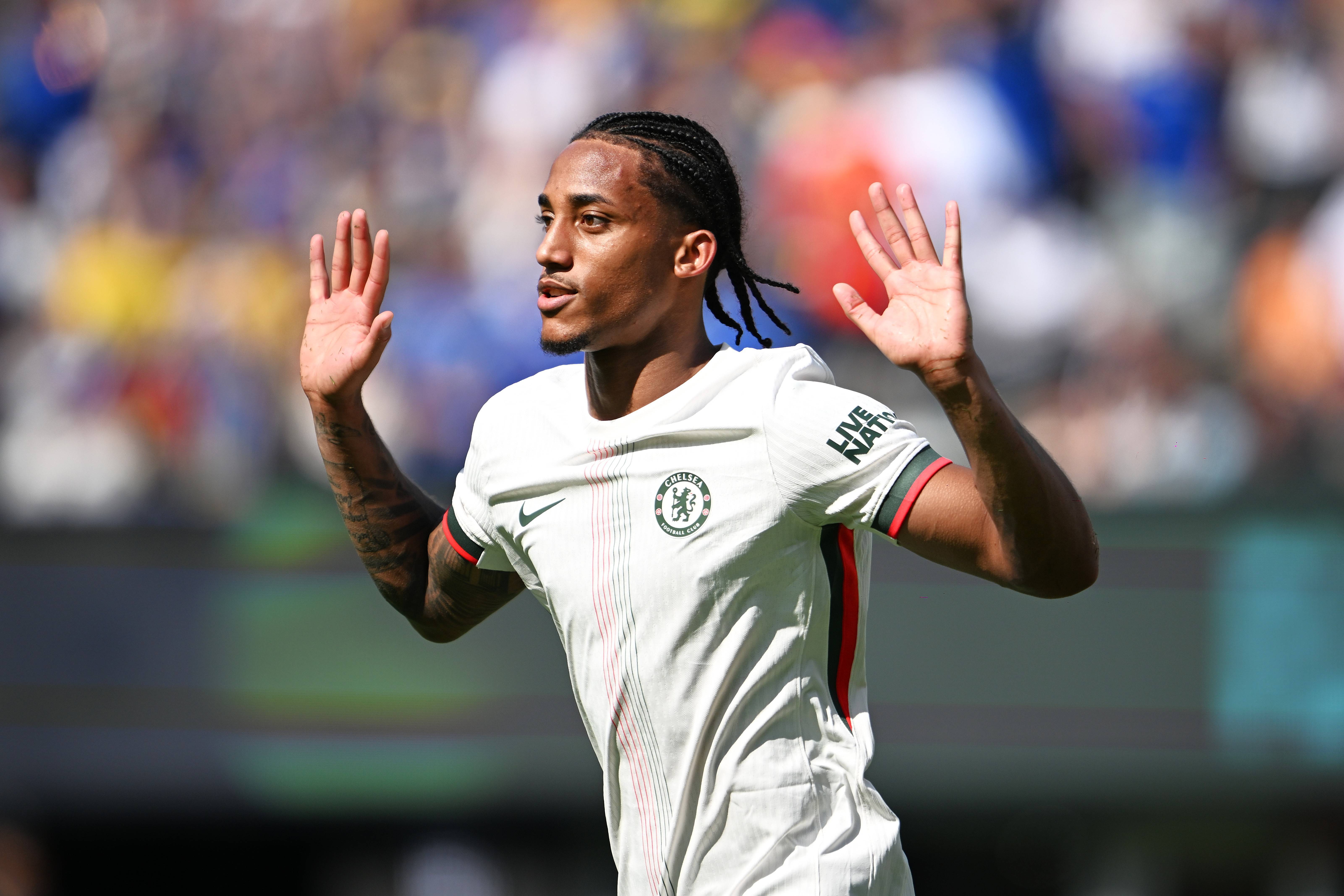 世俱杯-帕尔默2射1传佩德罗破门切尔西3-0巴黎夺冠军的简单介绍