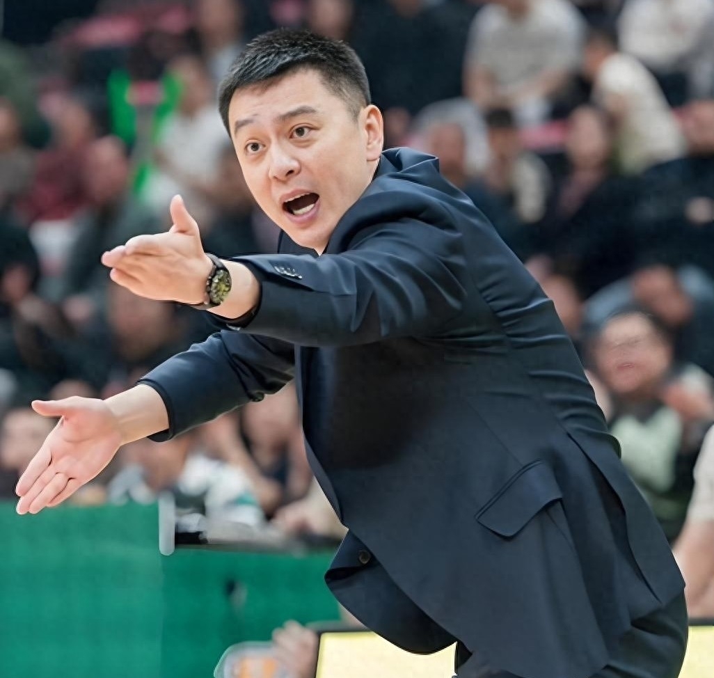 关于组图：CBA-辽宁不敌深圳杨鸣在赛中布置战术的信息