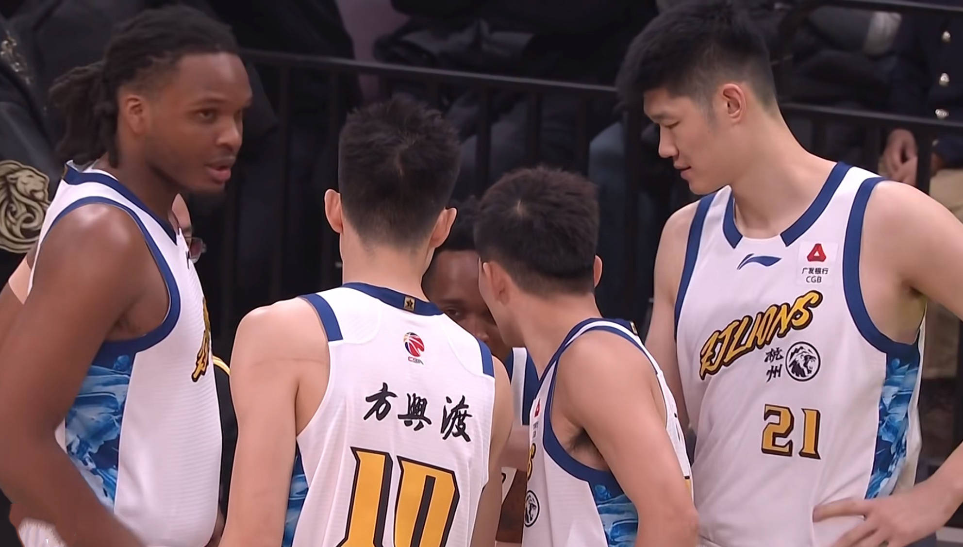 组图：CBA-辽宁不敌深圳杨鸣在赛中布置战术的简单介绍