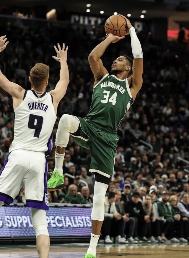 字母哥24+4+7米勒空砍31分雄鹿击败黄蜂 字母哥24+4+7米勒空砍31分雄鹿击败黄蜂