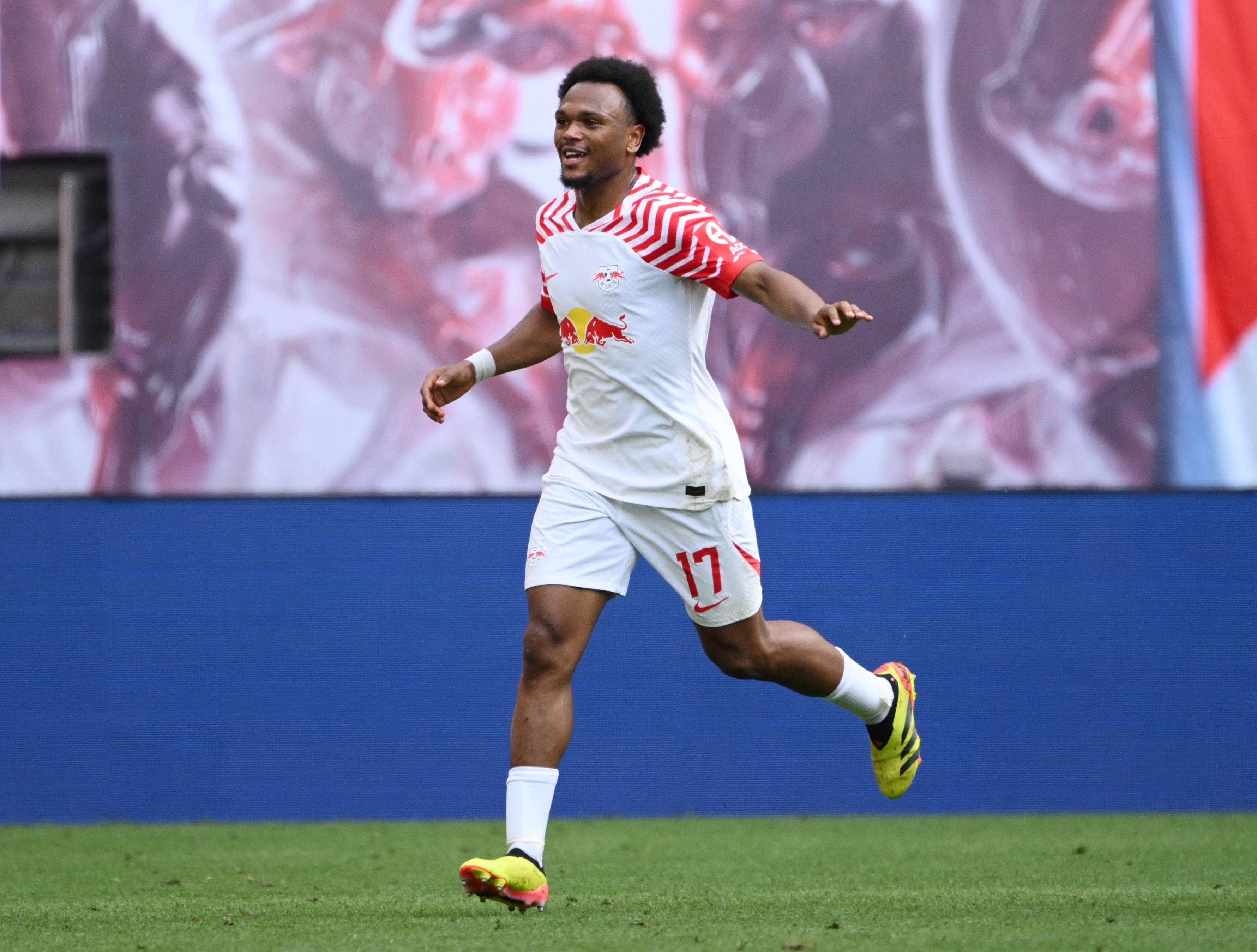 包含一日意甲动向：皇马老名宿毛遂自荐米兰，国米在年末仍排在第一名的词条