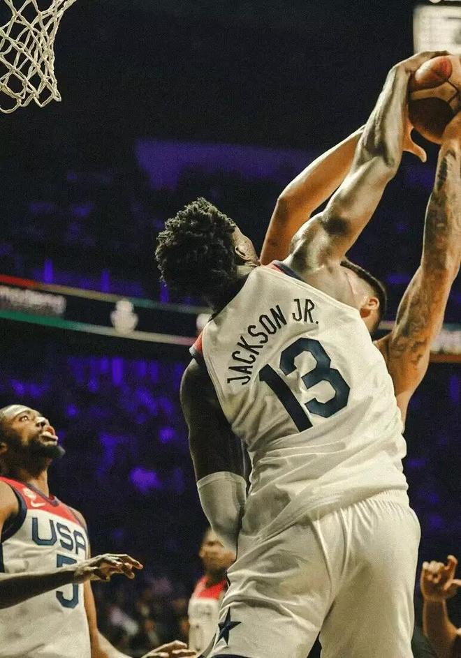 斯马特灰熊时期评价拉拉维亚：他有成为顶级防守者的潜质的简单介绍