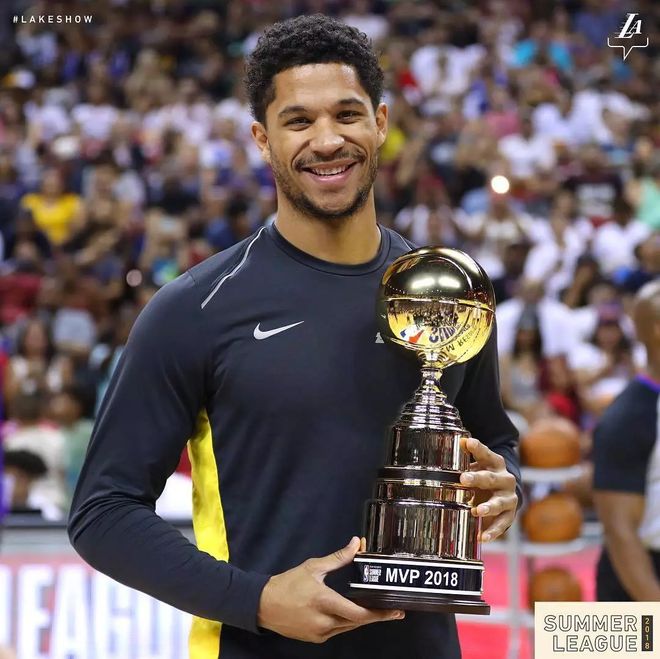 德维恩·韦德用高尔夫玩笑回应雷迪克对詹姆斯和湖人的批评的简单介绍