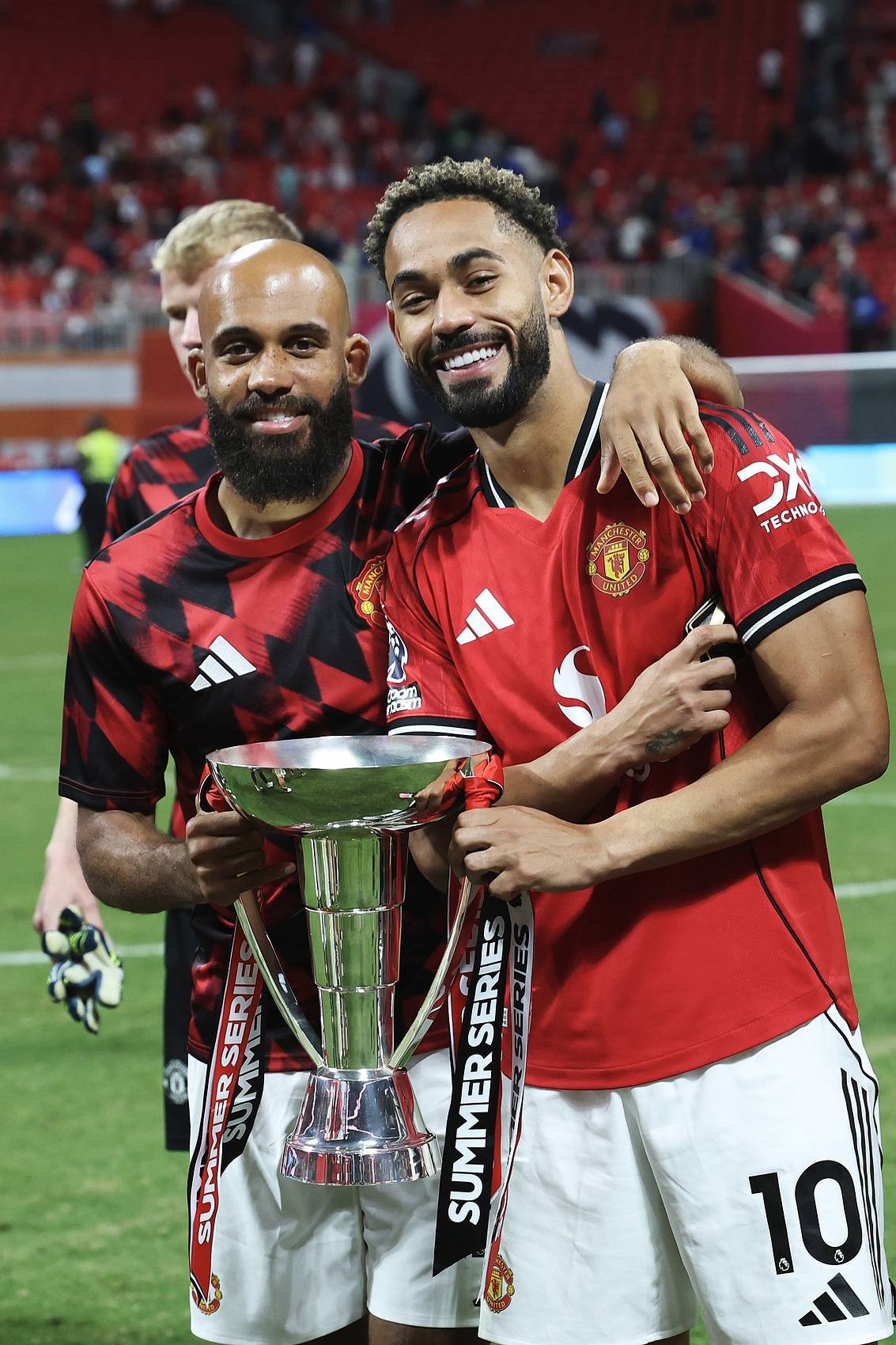 包含曼联的2025年：最佳时刻、最糟糕的签约、年度进球-2026年会更好吗？的词条