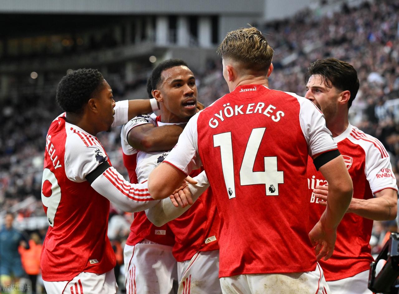 包含曼联的2025年：最佳时刻、最糟糕的签约、年度进球-2026年会更好吗？的词条