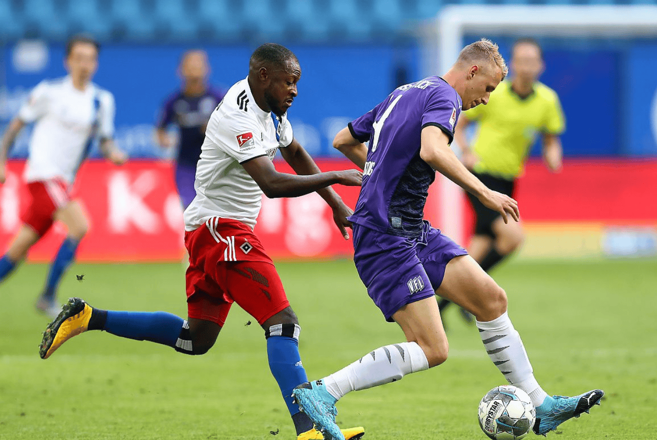 包含场均近6.2万人，沙尔克成为25年欧洲上座榜前十的词条