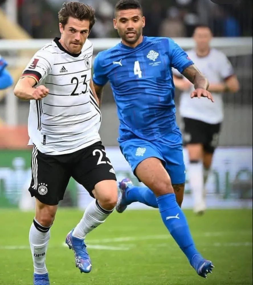 包含场均近6.2万人，沙尔克成为25年欧洲上座榜前十的词条