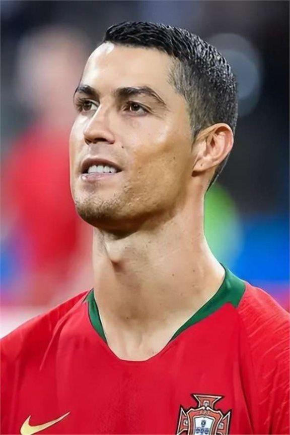 新主教练暗示C罗在葡萄牙并没有得到同胞太多的尊重！的简单介绍