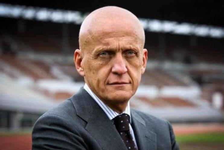 包含为什么科里纳会被大家认为是世界上最好的足球裁判，他身上有何魅力？的词条