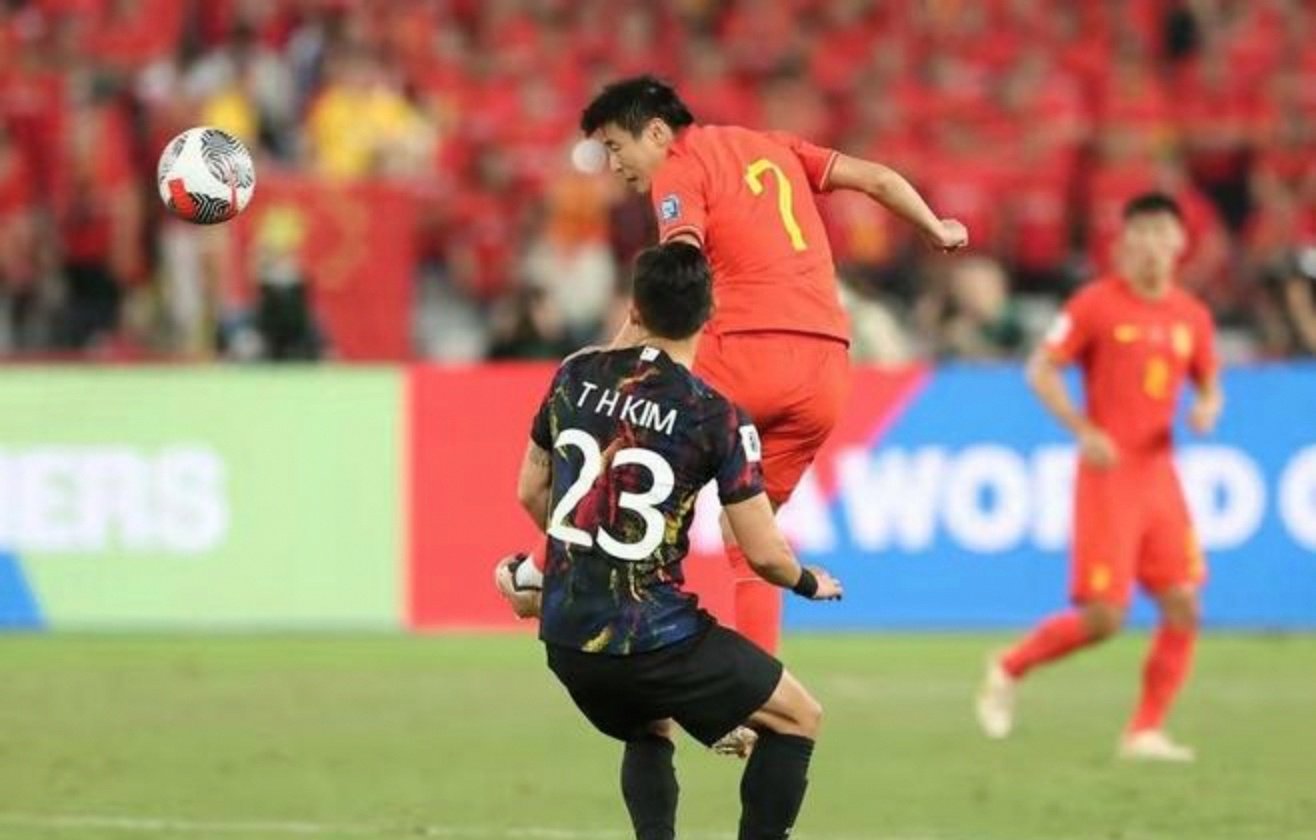 泰国联赛踢不了,回到国内踢野球!国足未来中锋,26岁就要退役?的简单介绍 泰国联赛踢不了,回到国内踢野球!国足未来中锋,26岁就要退役?的简单介绍