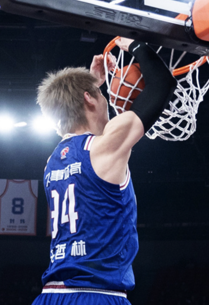 关于李弘权18+8洛夫顿14+8+5上海主场擒江苏两连胜的信息