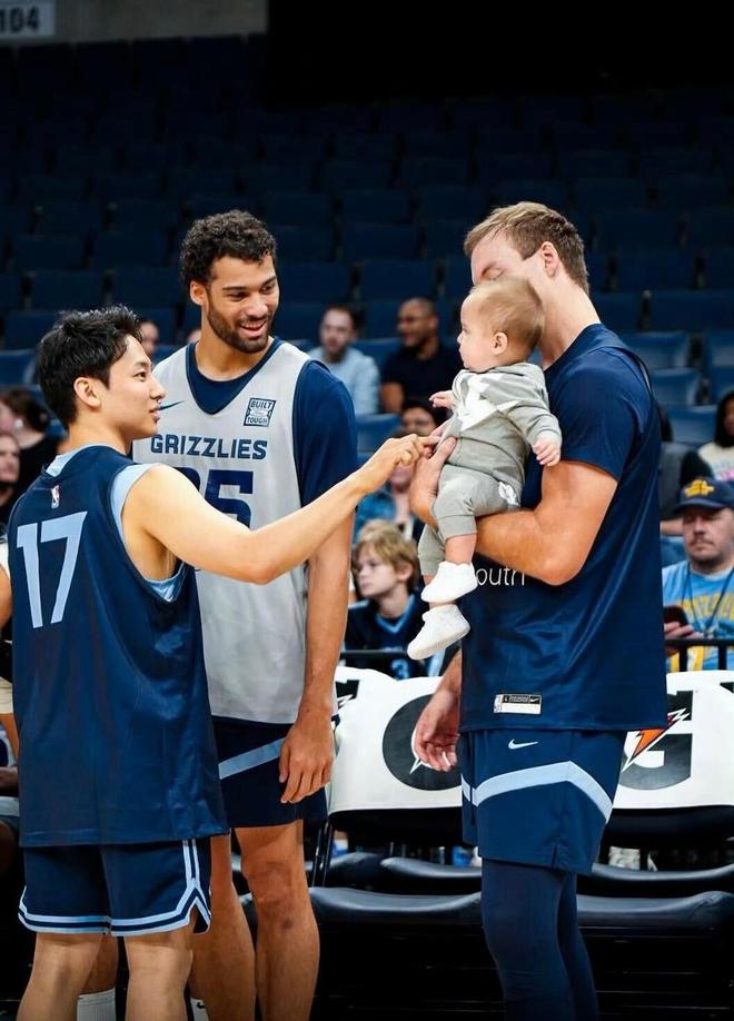 日本后卫河村勇辉跟公牛签下双向合同的简单介绍