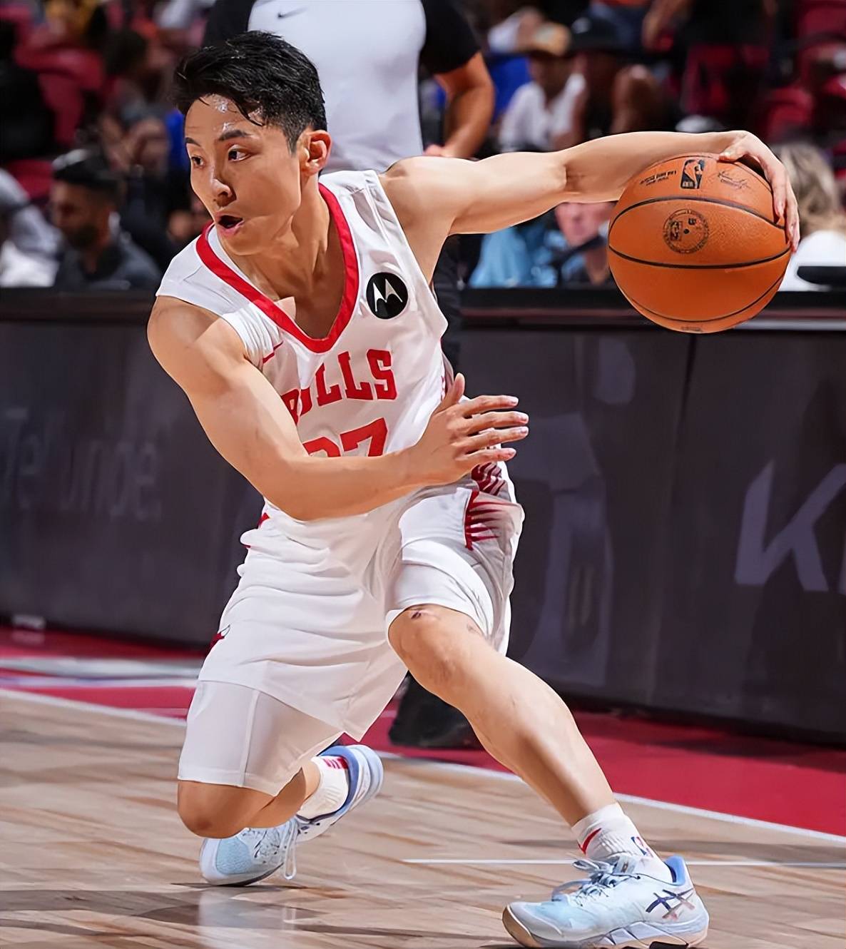 日本后卫河村勇辉跟公牛签下双向合同的简单介绍