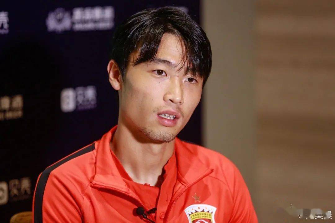 如果海港中场锦鲤离开！本土球员谁能代替他的位置的简单介绍