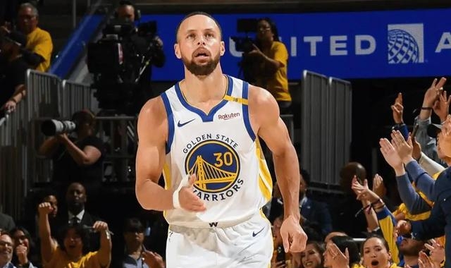 关于遭裁判针对？库里连砍10分泄愤超狼王升至历史第21的信息