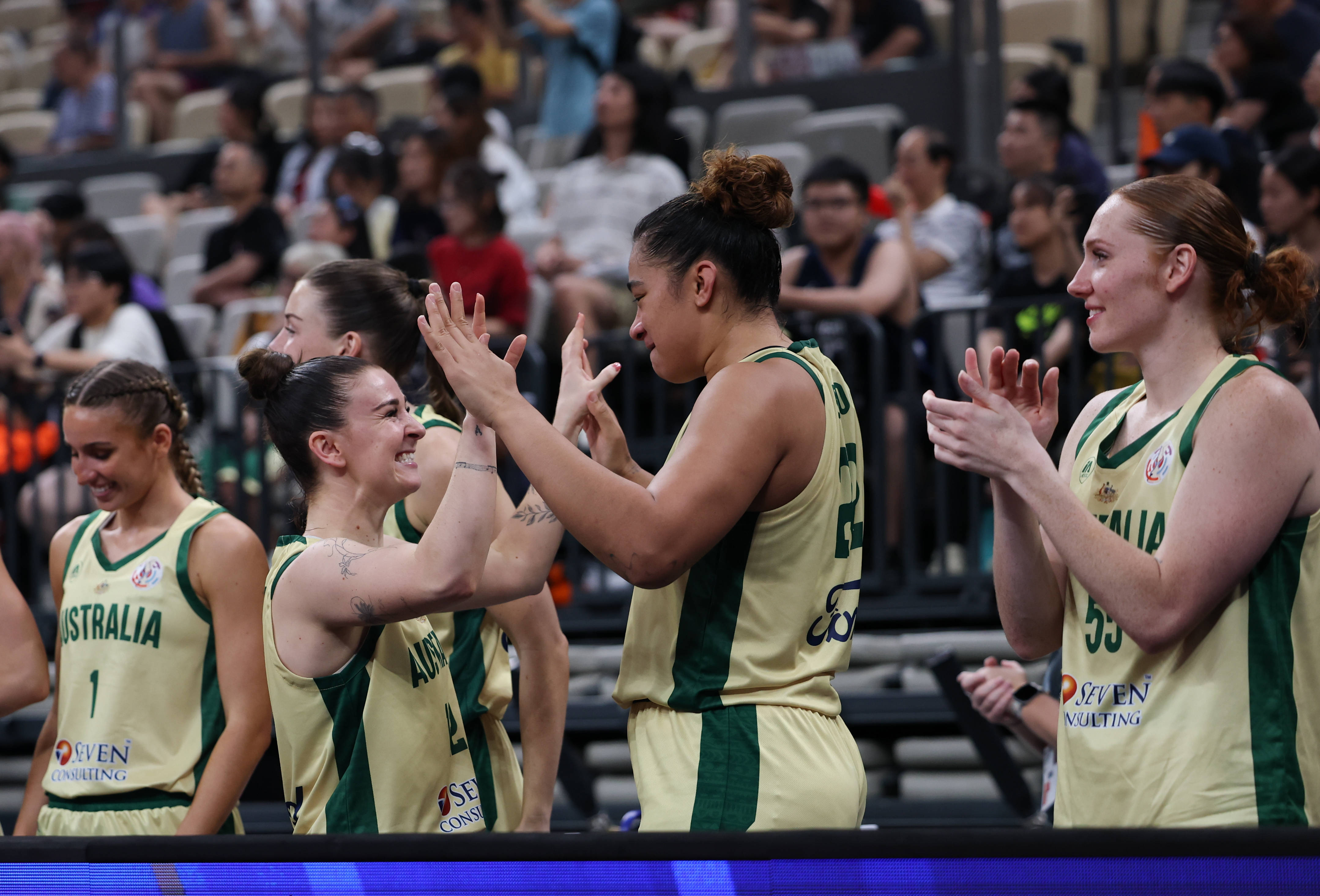 亚洲杯：澳大利亚女篮险胜日本首次夺冠日本连两届亚军中国季军的简单介绍