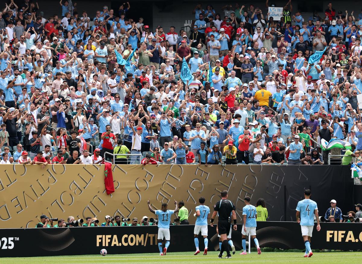 关于世俱杯决赛前，蓝军员工注意到巴黎很关心在哪领奖的信息